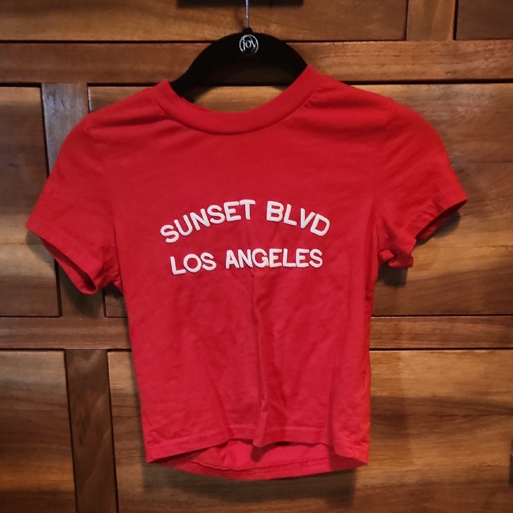Forever 21 Red Short Sleeve Cropped Fitted Classic XS Tee with Sunset Blvd Print